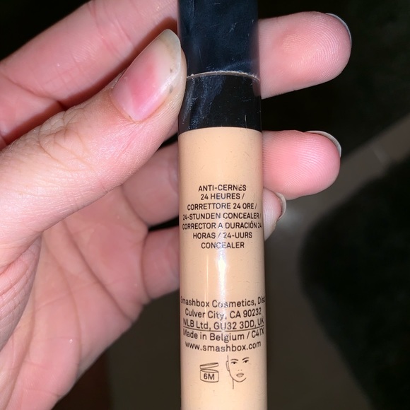 smash box concealer - Picture 2 of 2
